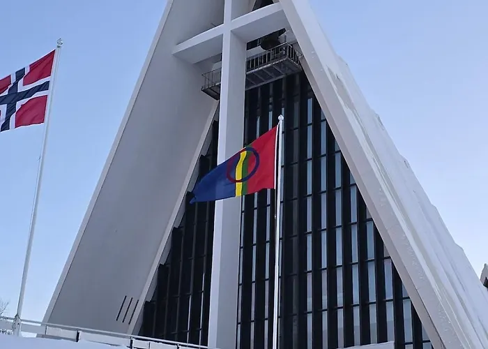 Апартаменты Arctic House - Near Cable Car & Arctic Cathedral Тромсё